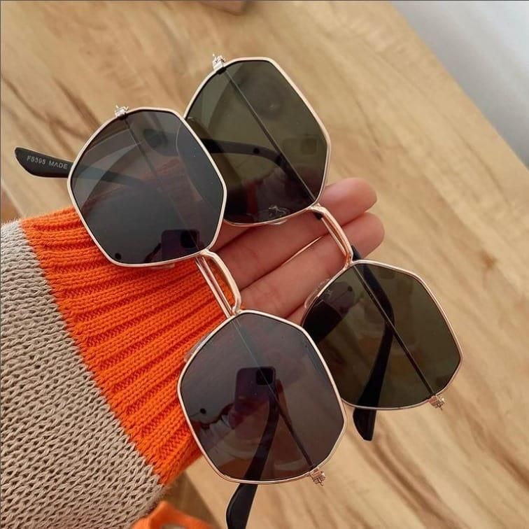 Suga Octagon Round Black Sunglass - SKNCART